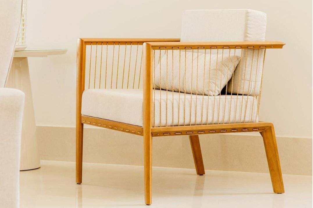Detalle de costuras y texturas en sillón